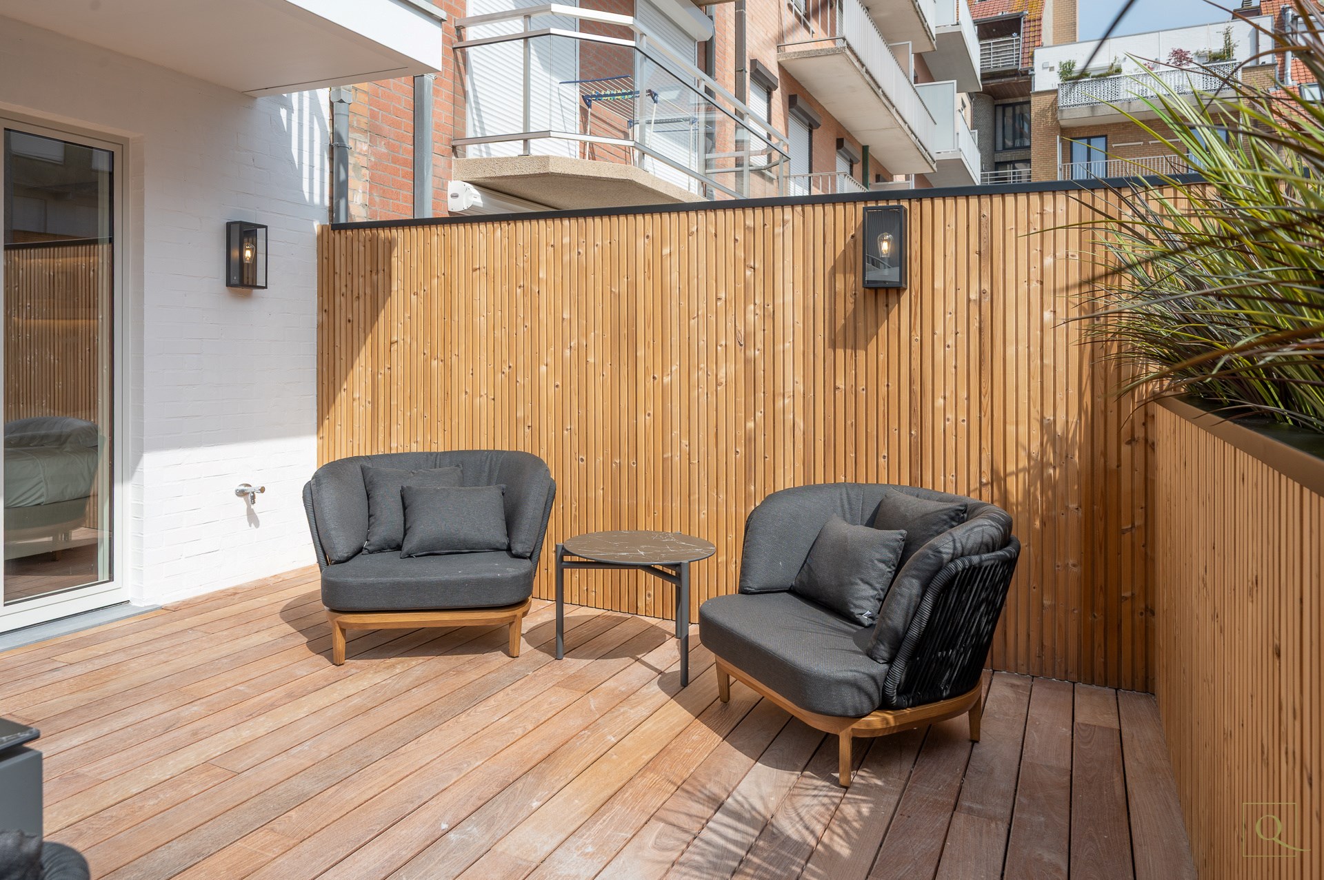 Appartement de luxe &#233;l&#233;gamment r&#233;nov&#233; avec deux terrasses ensoleill&#233;es &#224; proximit&#233; de la plage et des commerces. 
