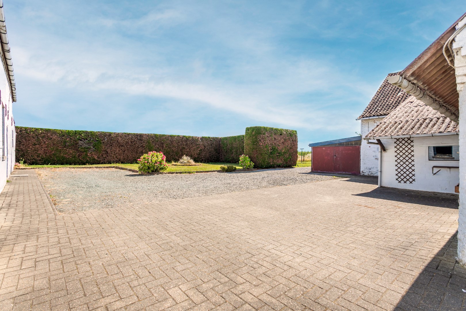Maison &#224; r&#233;nover avec 3 chambres, entrep&#244;t et prairie sur 59a dans le cadre verdoyant de Pepingen. 