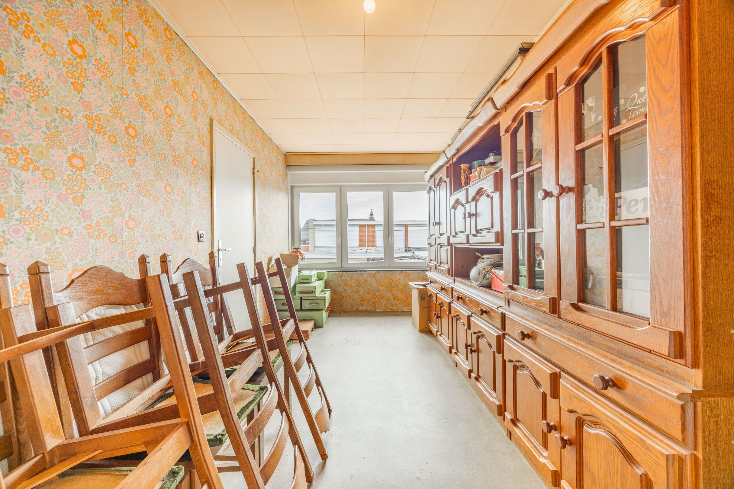 TE RENOVEREN WONING MET GARAGE 