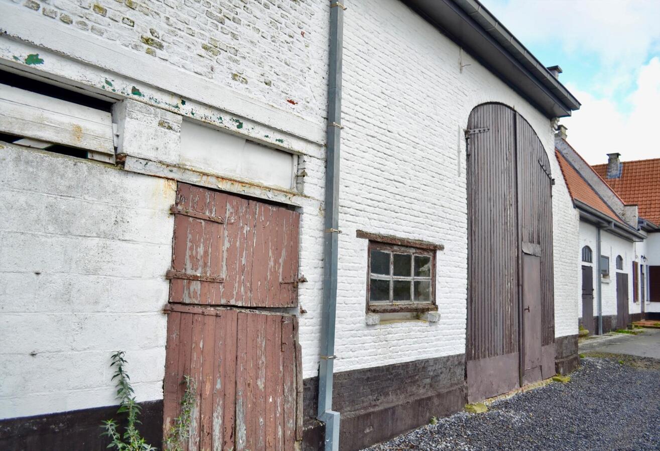 Idyllische hoeve met 7 paardenstallen op ca. 2,25 Ha te Klerken (Houthulst) 