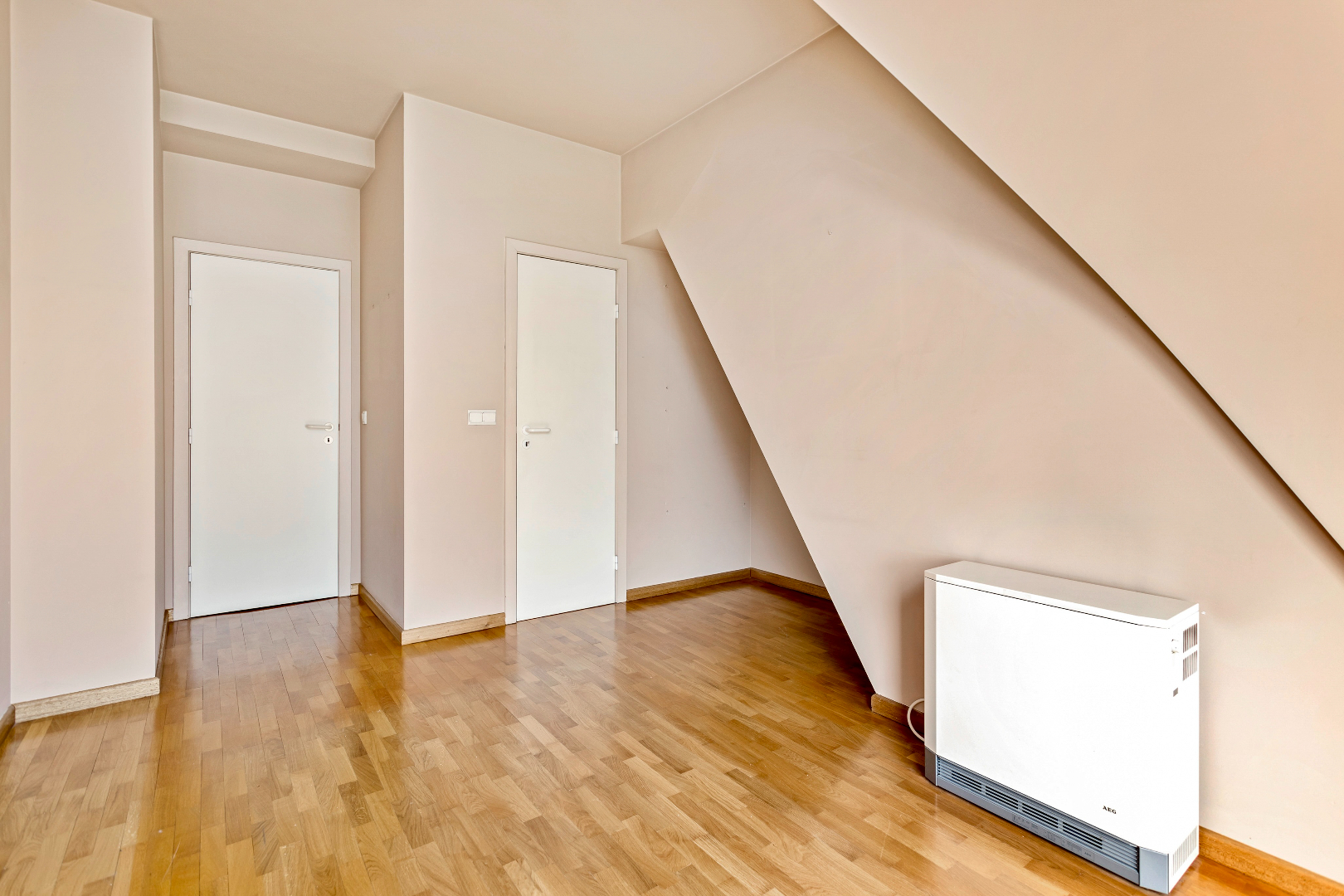 Appartement de qualit&#233; et spacieux de 2 chambres au centre de Halle. 