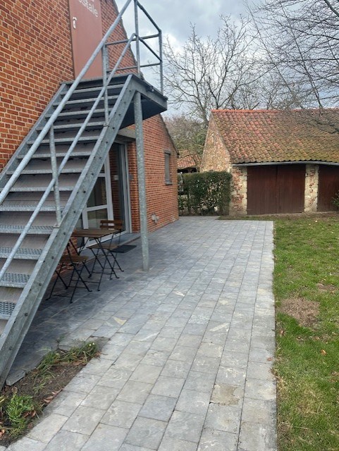 Ruim appartement met &#233;&#233;n slaapkamer , tuin en terras rustig gelegen in Geel! 