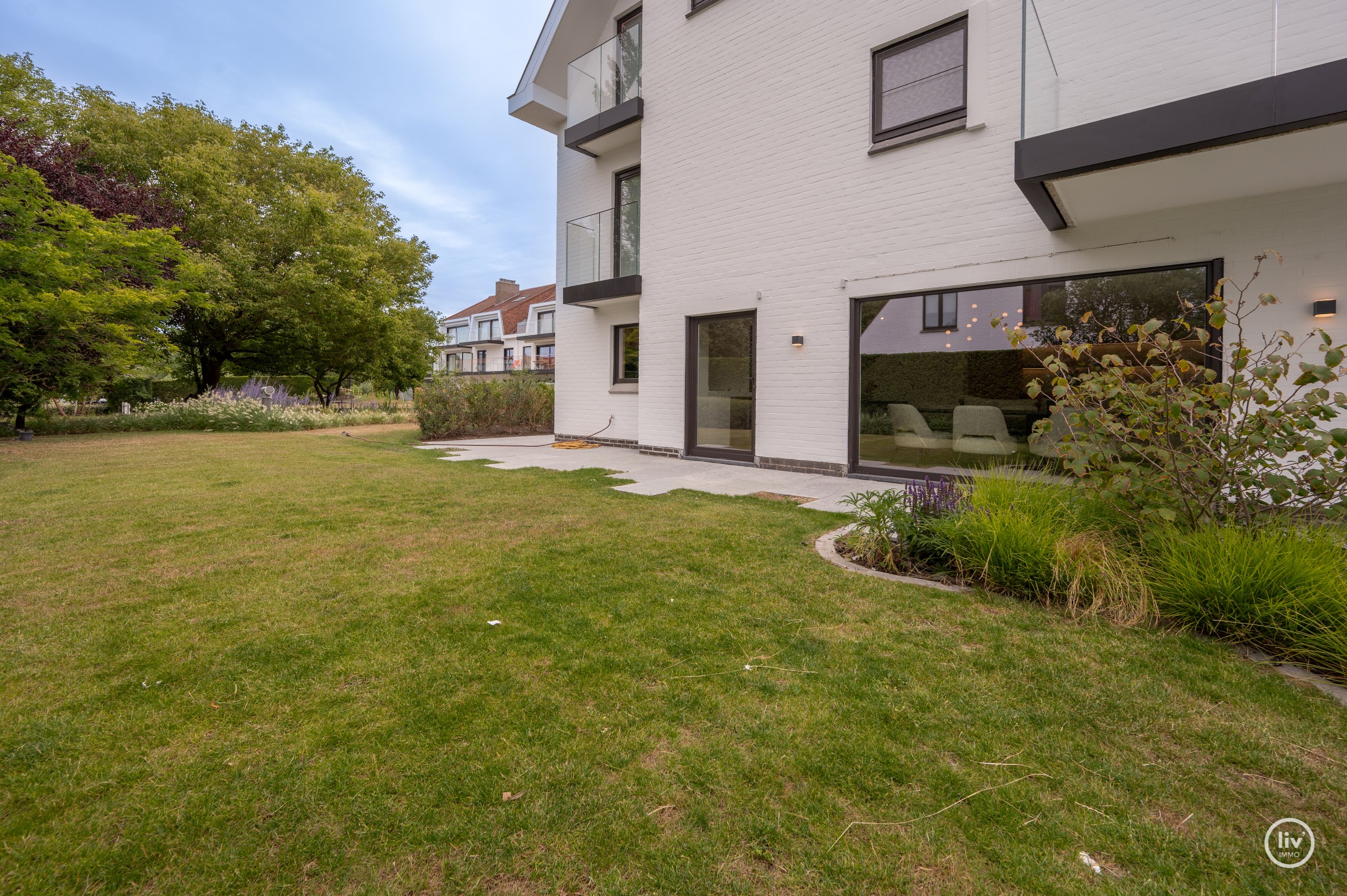 Magnifiek tuinappartement met zonovergoten tuin in het hart van het Zoute. 