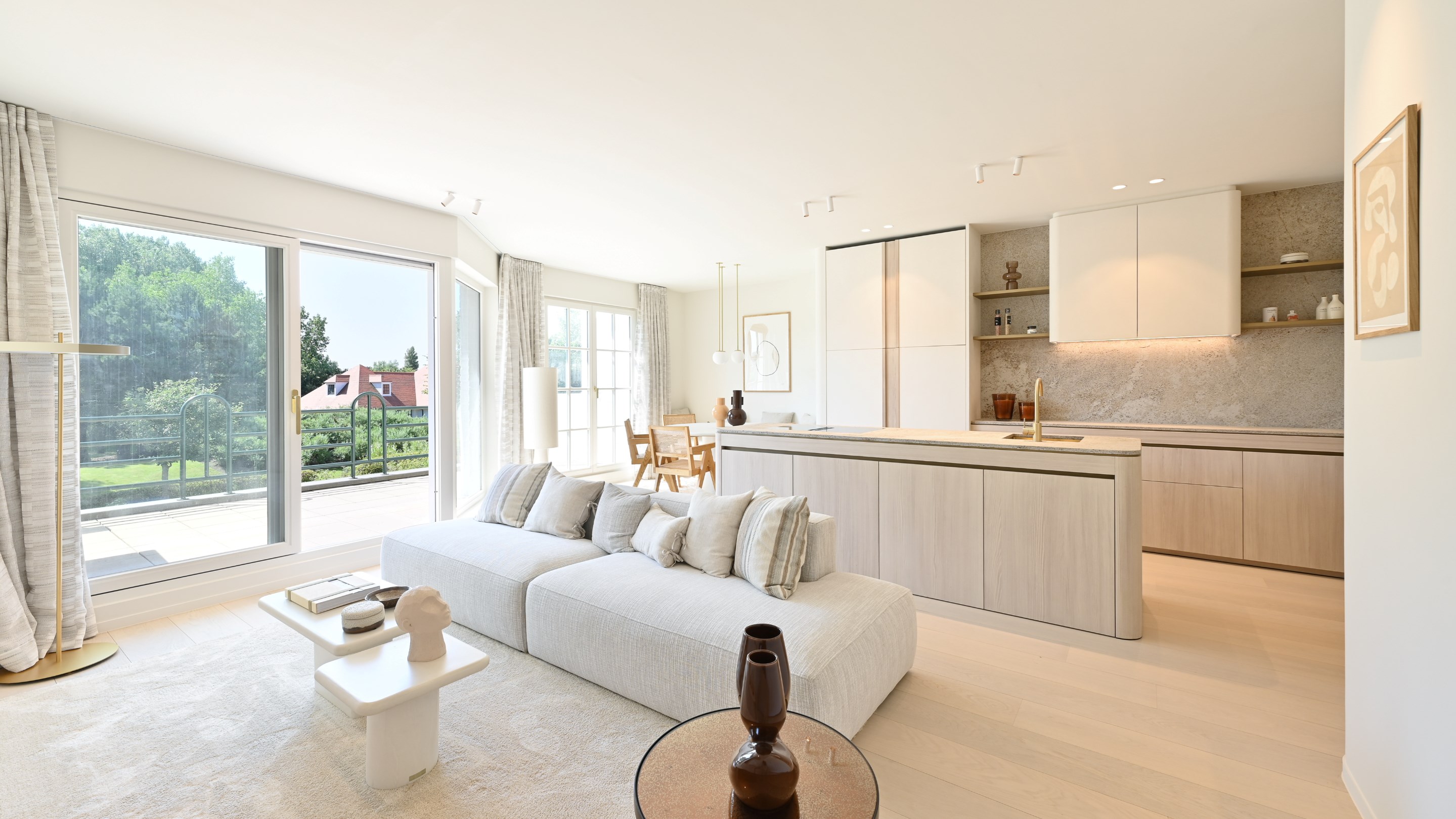 Magnifique appartement r&#233;nov&#233; dans un emplacement de premier choix au Zoute, &#224; proximit&#233; de la plage et de la mer. 