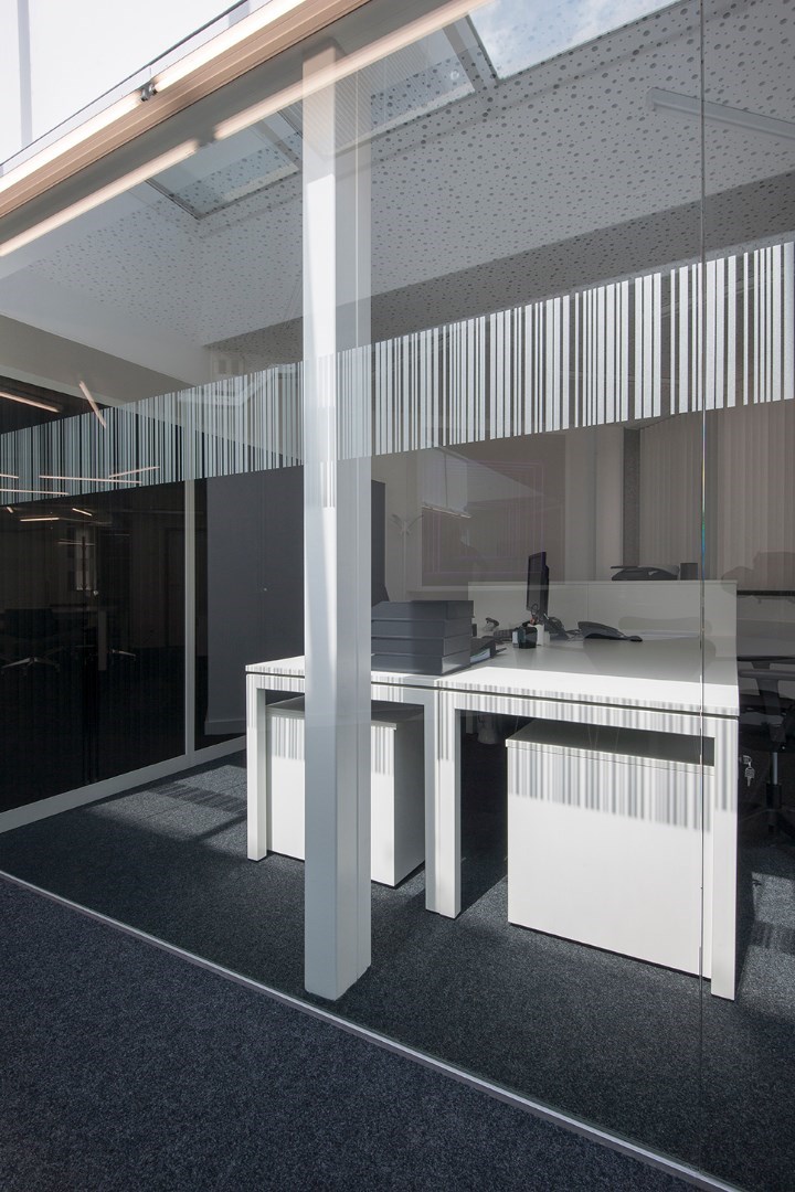 Instapklare kantoorruimte  (32 m&#178;) met parking en alle faciliteiten inclusief, Torhout. 
