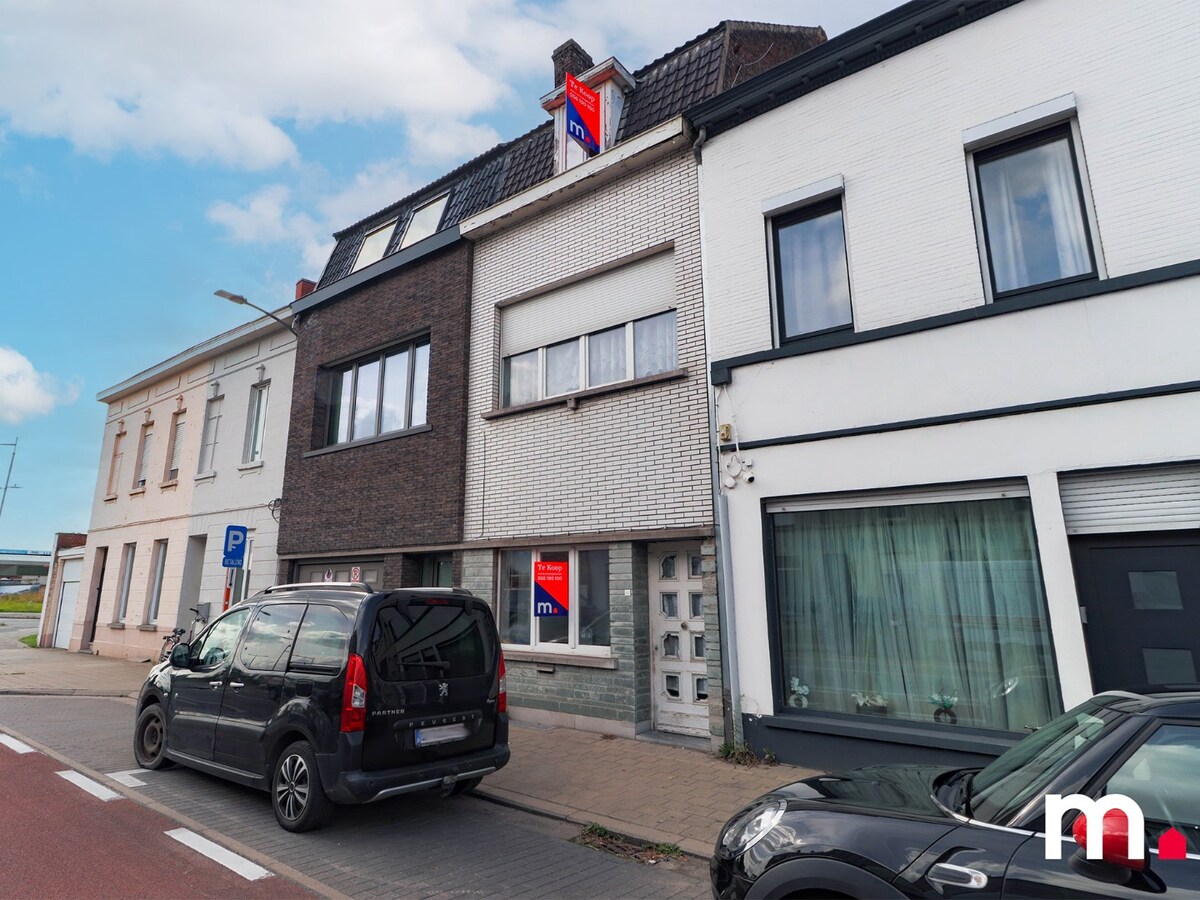 Zeer ruime woning met potentieel te Kortrijk ! 