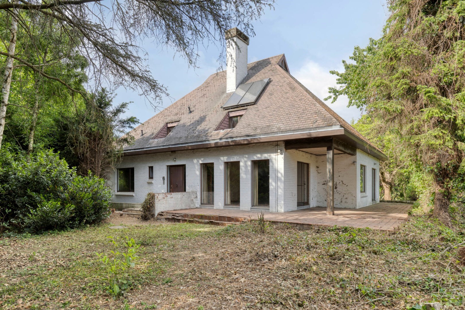 Ruime gezinswoning met 5 slaapkamers, praktijkruimte en dubbele garage in Kessel-Lo – EPC 337 kWh/m&#178; – bewoonbare oppervlakte ca. 301 m&#178; 