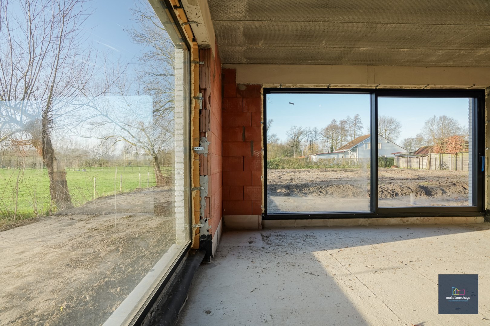 Halfopen casco villawoning met prachtig uitzicht en veel potentieel in Beervelde 