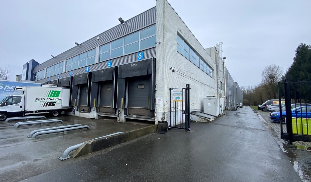 Magazijn en kantoor te huur op logistieke site te Bornem
