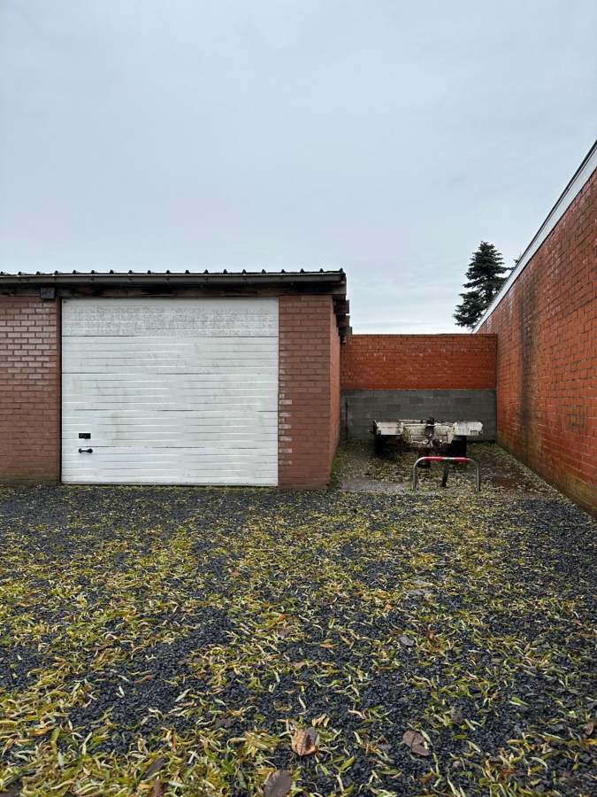 Garage met autostandplaats in centrum Koekelare 