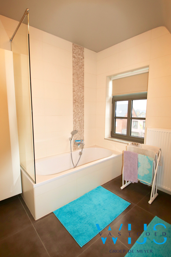 Instapklaar &#233;&#233;nslaapkamer appartement MET staanplaats te Evergem/Rieme ! 
