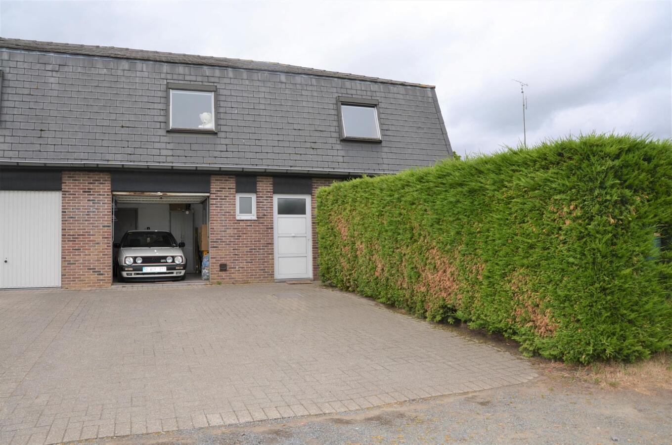 Half open bebouwing met 3 ruime slaapkamers en tuin 