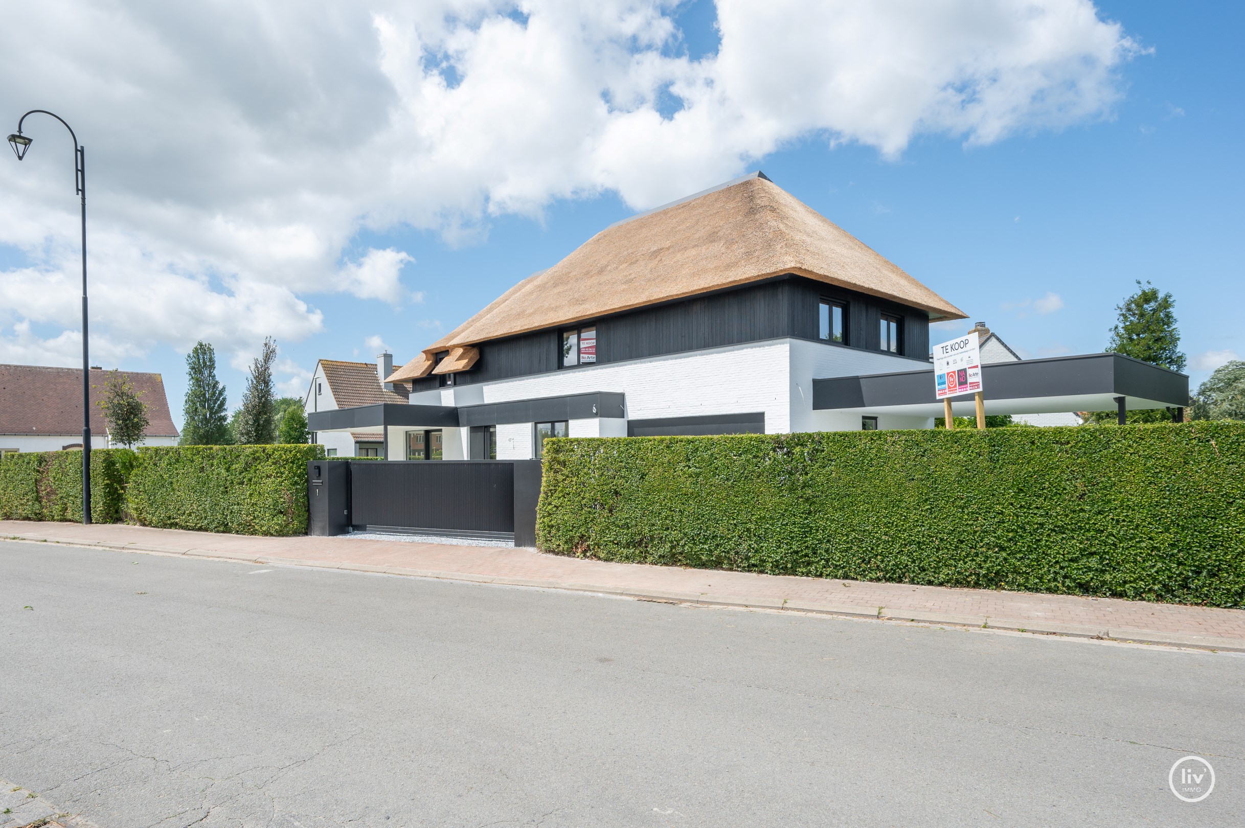 Belle villa individuelle et &#233;conome en &#233;nergie avec piscine et tout le confort moderne, situ&#233;e sur un terrain de 699 m&#178; dans un quartier r&#233;sidentiel de villas &#224; Knokke-Heist. 