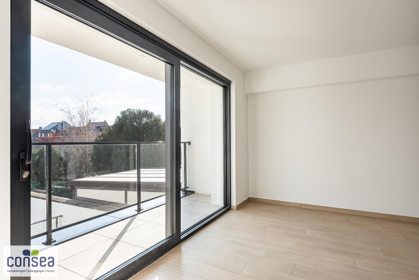 Lichtrijk appartement in het centrum van Maldegem met zicht op de kerk, zuid geori&#235;nteerd terras 