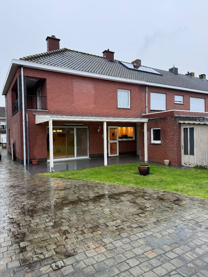 Woning met 3 slaapkamers en dubbele garage te Aartrijke 