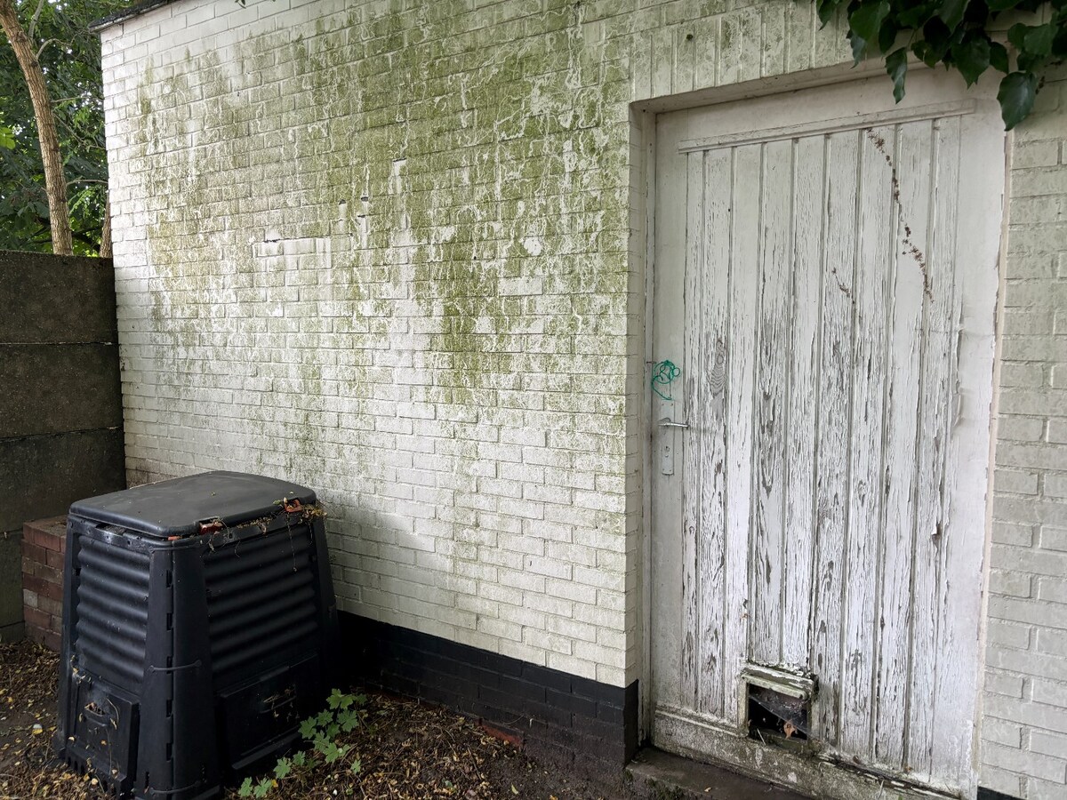 Woning in het centrum van Sint-Antonius op een perceel van 210 m&#178; met Zuid-tuin en ruime berging ca 30 m&#178; 