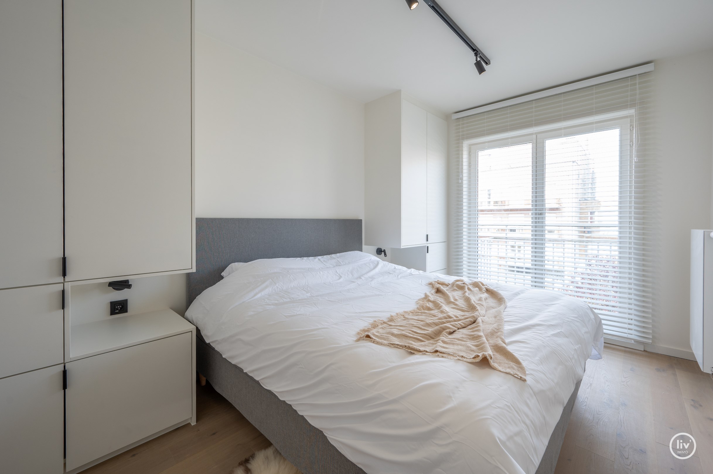 Appartement r&#233;nov&#233; avec 3 chambres situ&#233; sur l&#39;avenue Paul Parmentier &#224; Knokke, &#224; proximit&#233; de l&#39;avenue Lippens. 