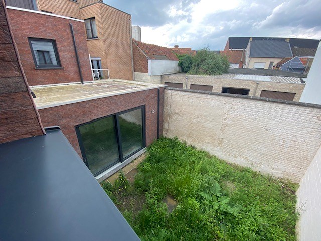 Centraal gelegen casco nieuwbouwwoning met gezellige patio &amp; garage! 