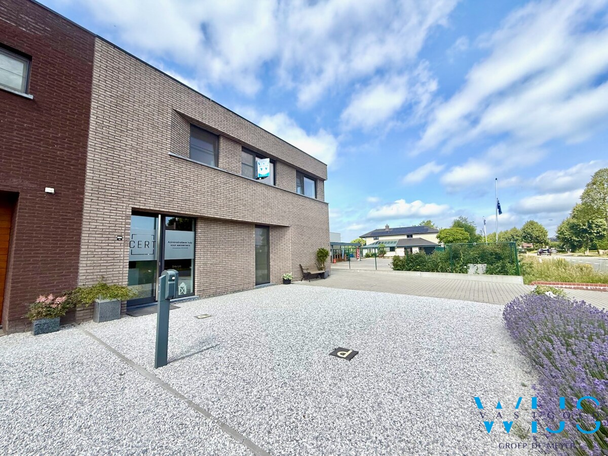 Zeer tof kantoor van 130m&#178; te Assenede ! 