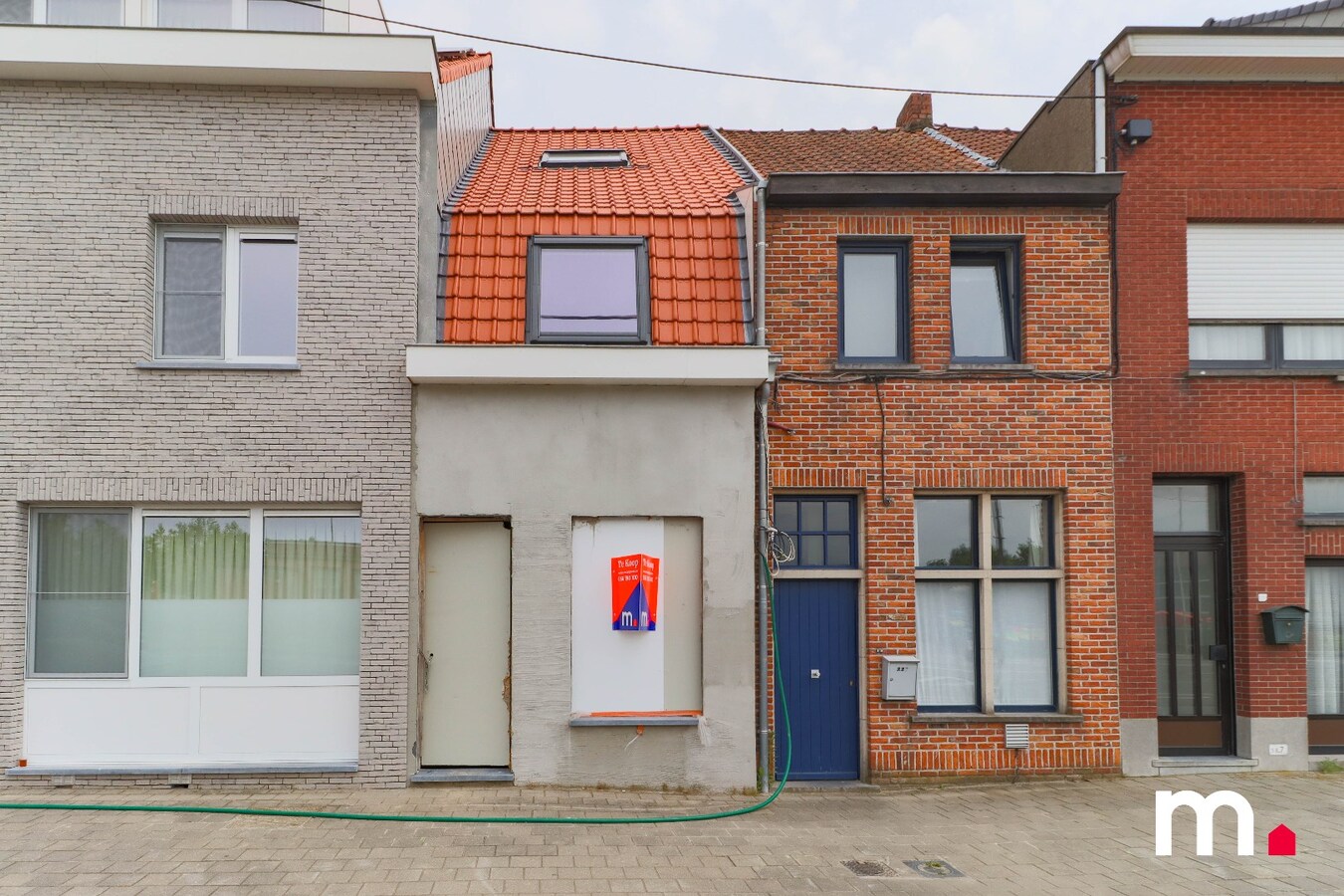 Woning met enorm veel potentieel en tuin op gunstige ligging te Kortrijk ! 