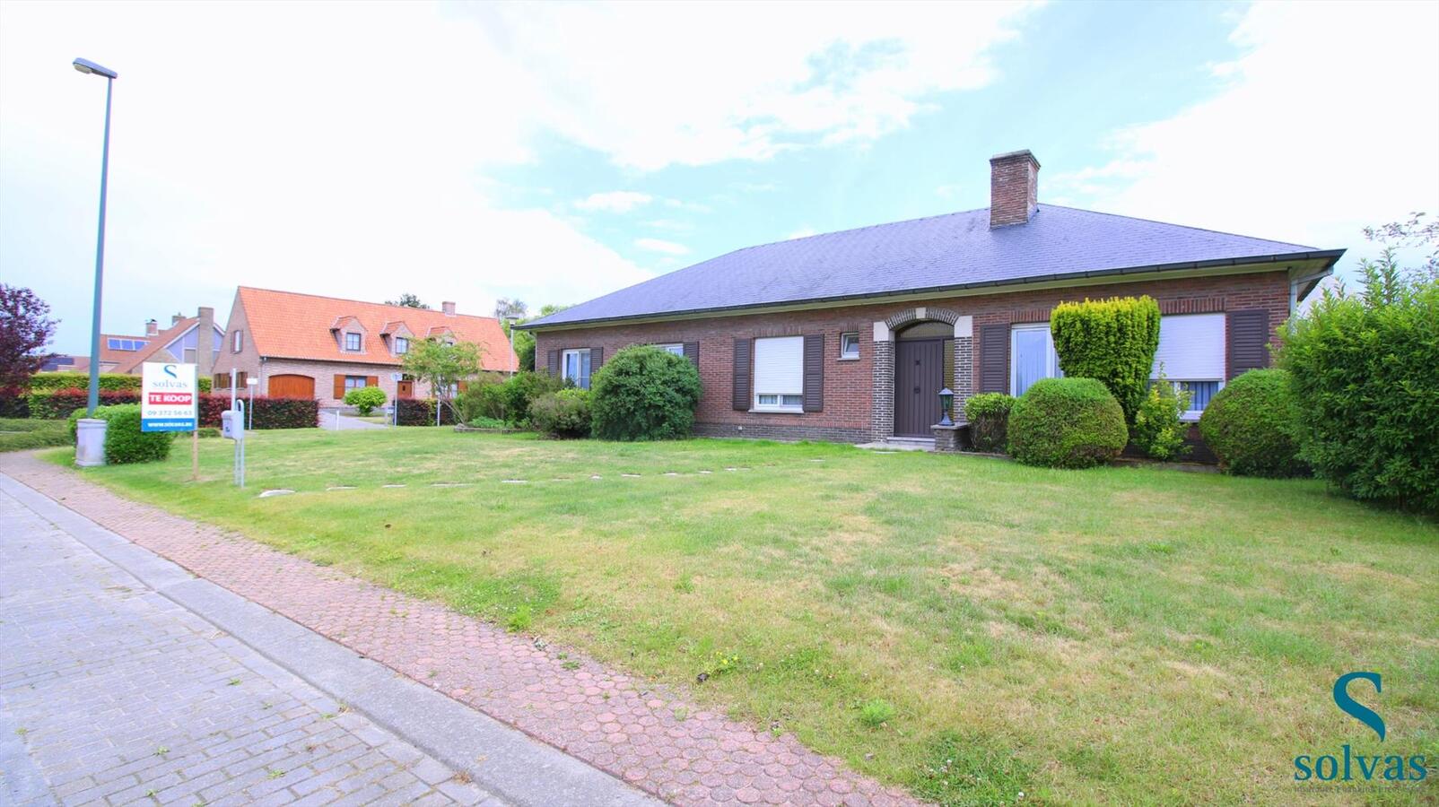 Op te frissen bungalow op toplocatie met 3 slaapkamers! 