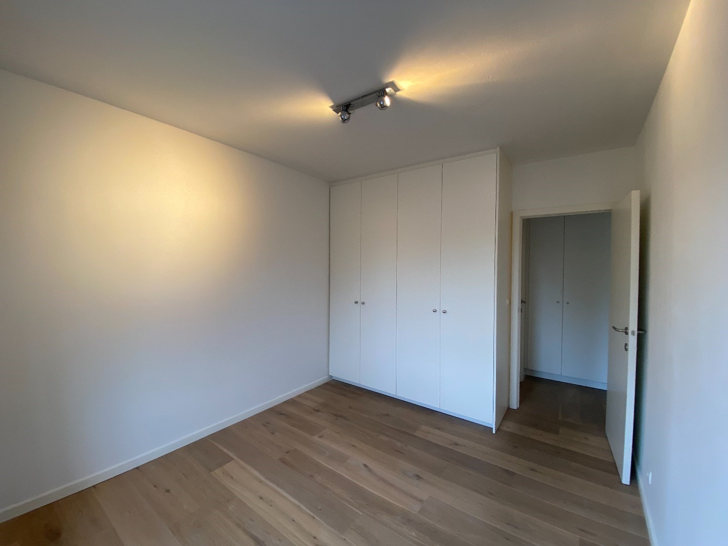 Centraal gelegen appartement met 2 slaapkamers, balkon en garage! 