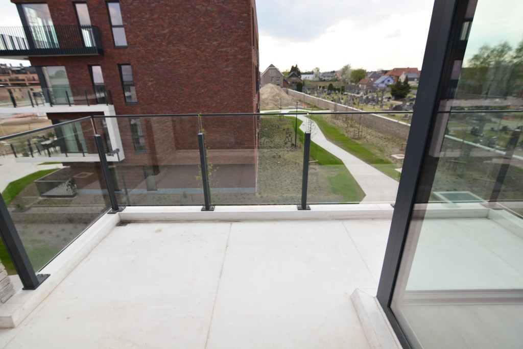 Modern energiezuinig appartement met 2 slpks, terras, autostaanplaats en kelderberging. 