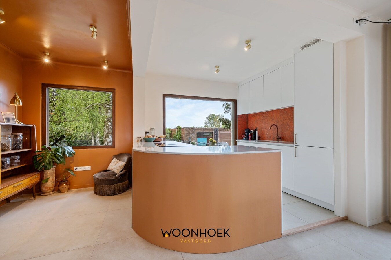 Uitstekend gelegen OB met inpandige garage en grote tuin in Moerbeke! 