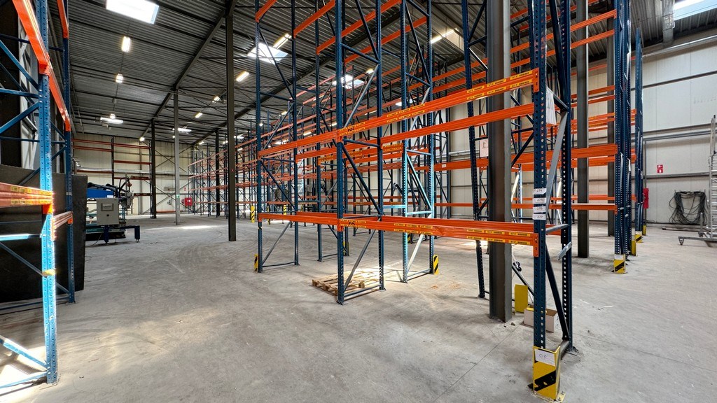 Logistiek bedrijfspand te huur in industriezone te Malle
