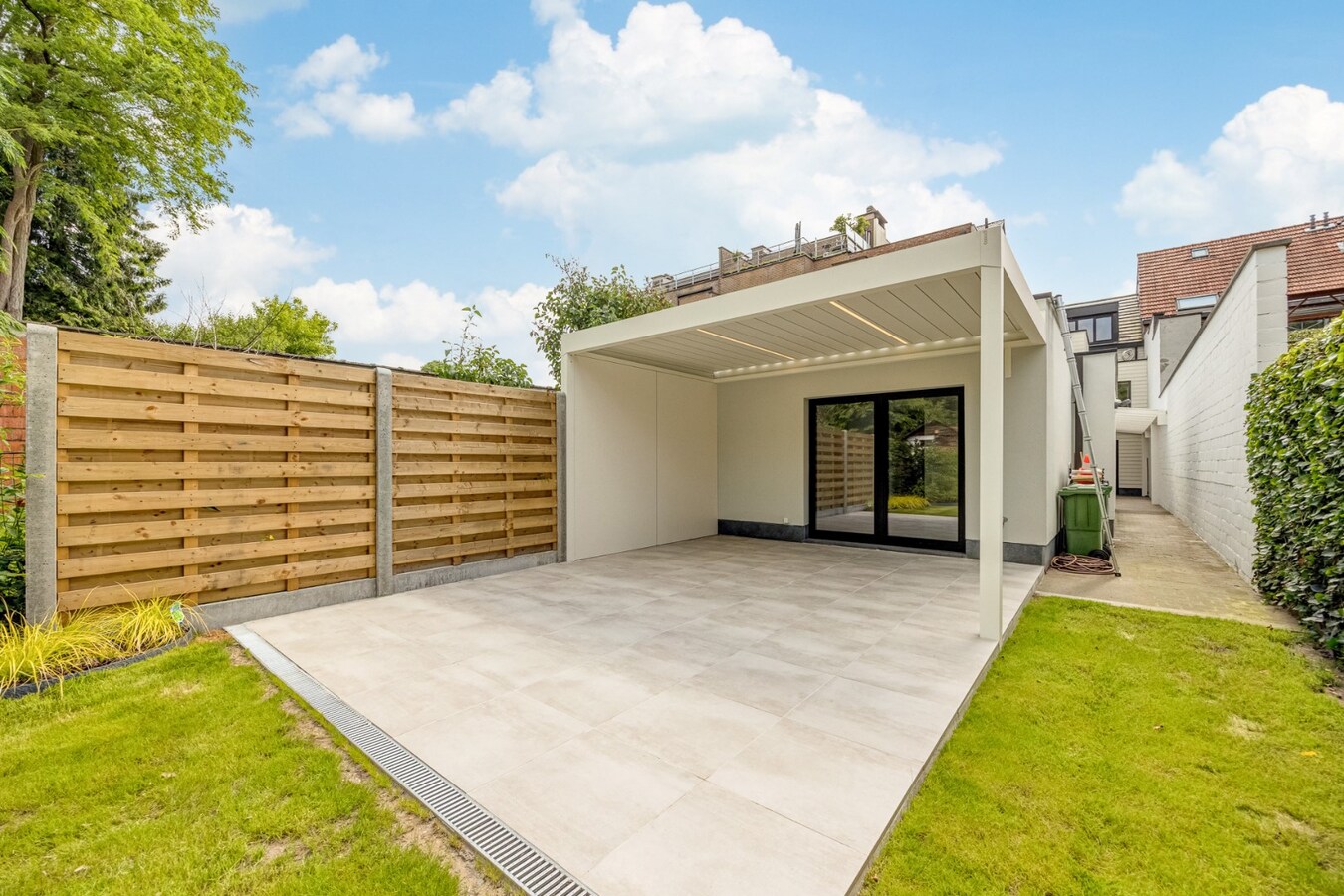 Uniek appartement in centrum Schilde met prachtige tuin 