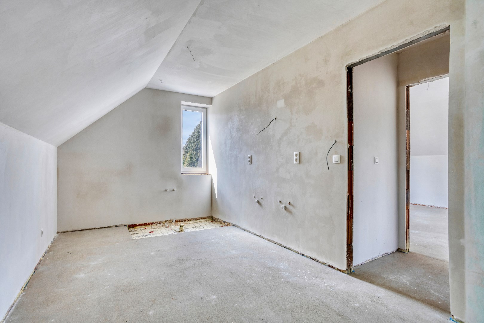Nieuwbouwwoning met 3 slaapkamers nabij het centrum van Halle. 