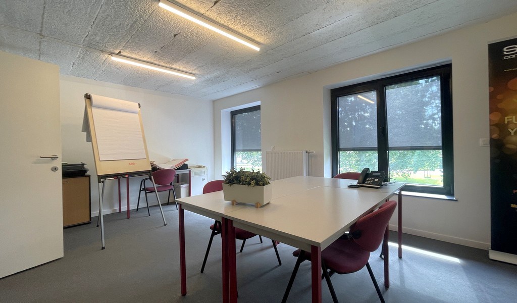 Recent gerenoveerd kantoorgebouw te huur in Mechelen