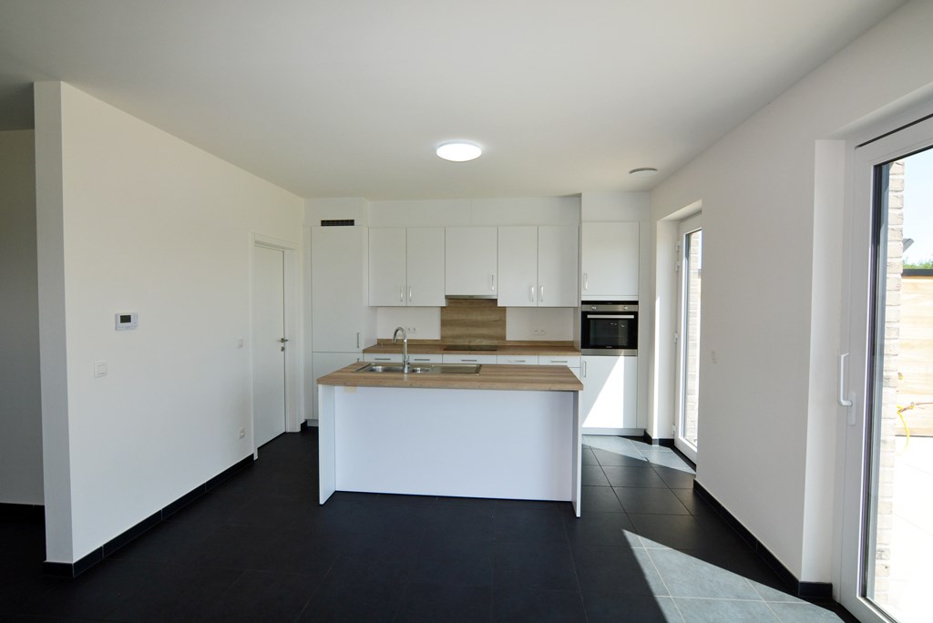 Halfvrijstaande nieuwbouwwoning met 3 slpks en dressing op perceel van 4a 88ca. 