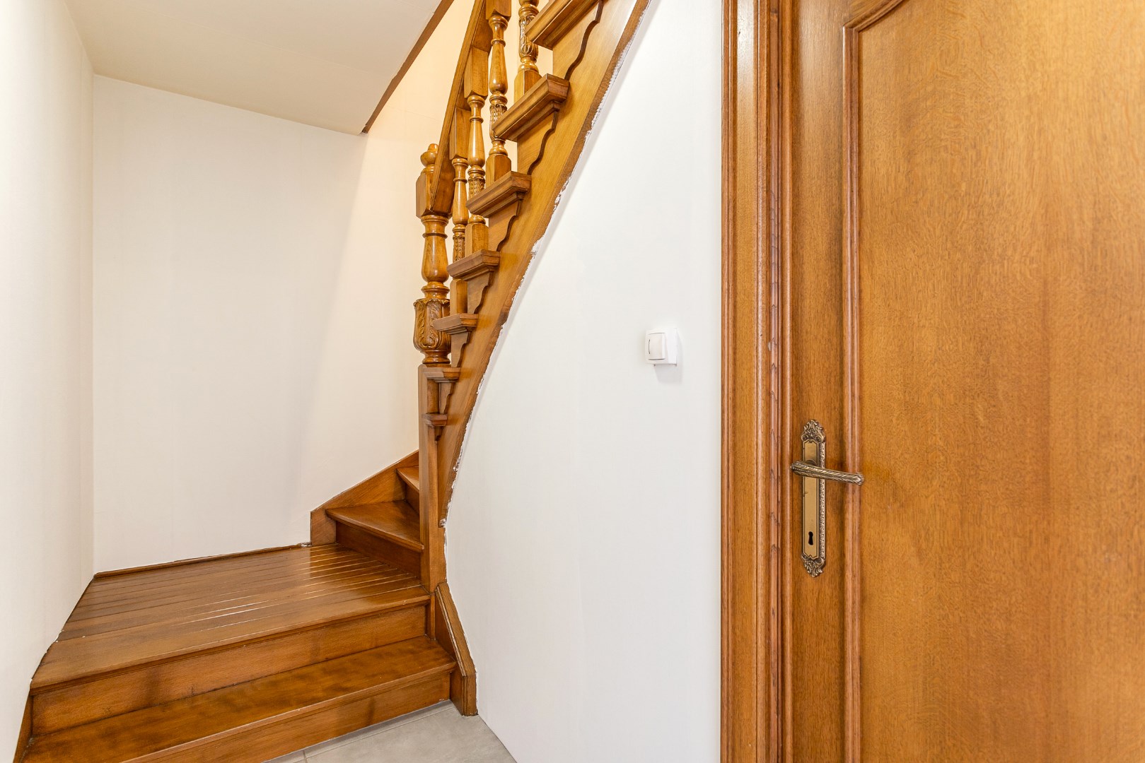 Ruime 4-gevelwoning met 3 slaapkamers, garage en uitbreidingsmogelijkheden (mog. extra slaapkamers,/hobby- of werkruimte) op 9a 39ca 