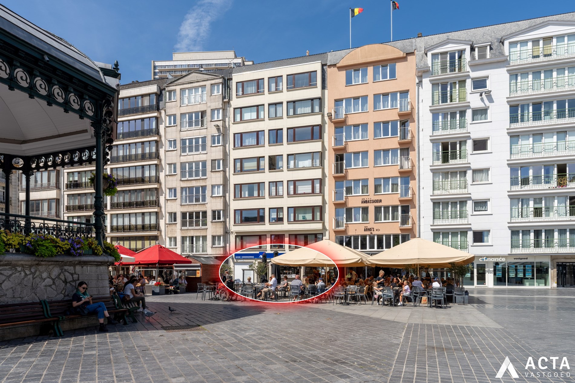 Ruim handelspand met parkeerplaatsen op het Wapenplein in Oostende 