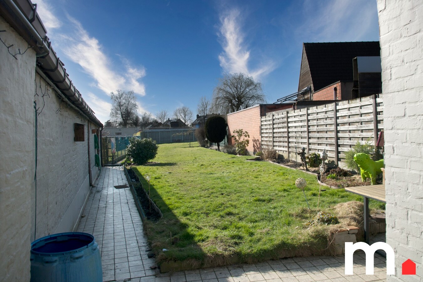 Charmante woning met ruime tuin dichtbij de Leieboorden te Wevelgem ! 