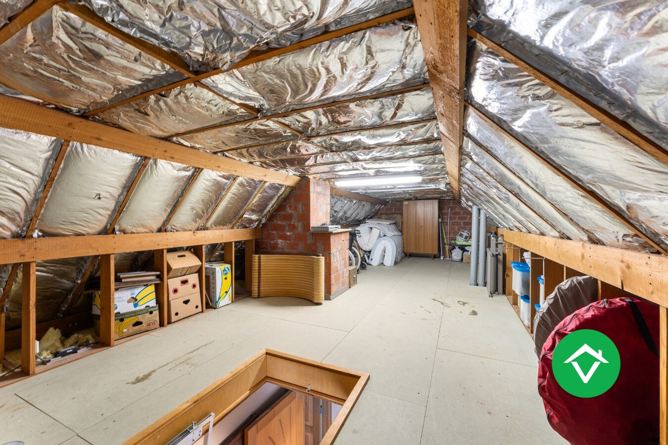 Ruime open bebouwing met 4 slaapkamers en 3 garages in Kortemark 