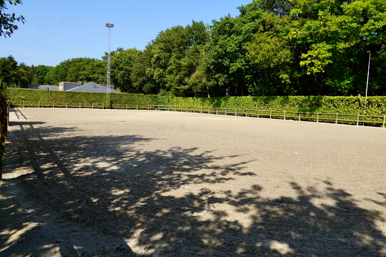 Hippisch centrum &quot;De Kraal&quot; met aanpalende luxe villa op ca. 8,7 ha te Zandhoven 