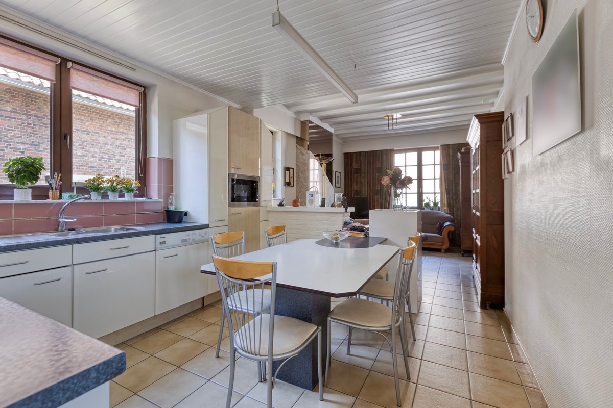 Uitzonderlijke woning met prachtig vergezicht op perceel van 72 are 