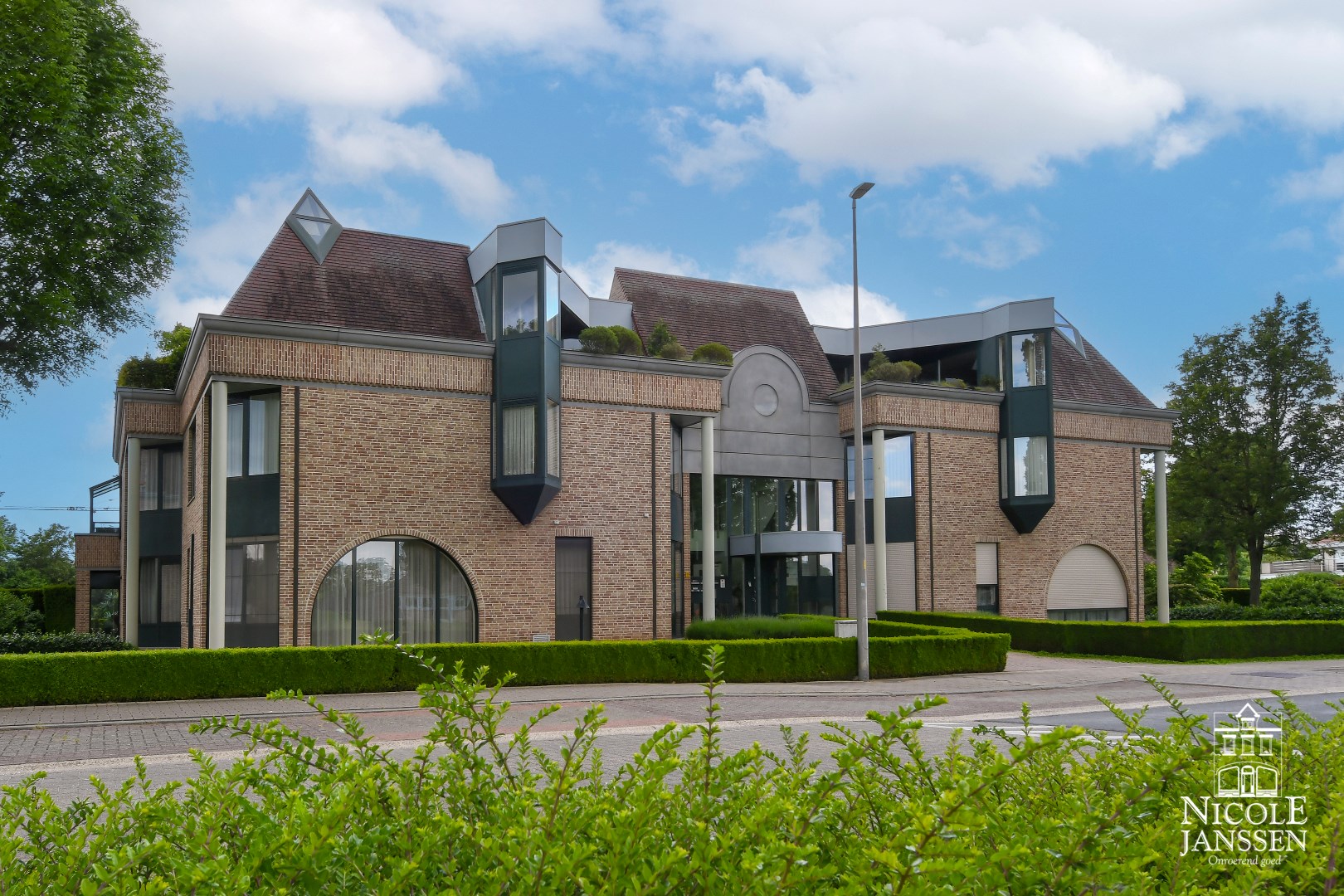 Gelegen nabij het historische stadscentrum van Maaseik