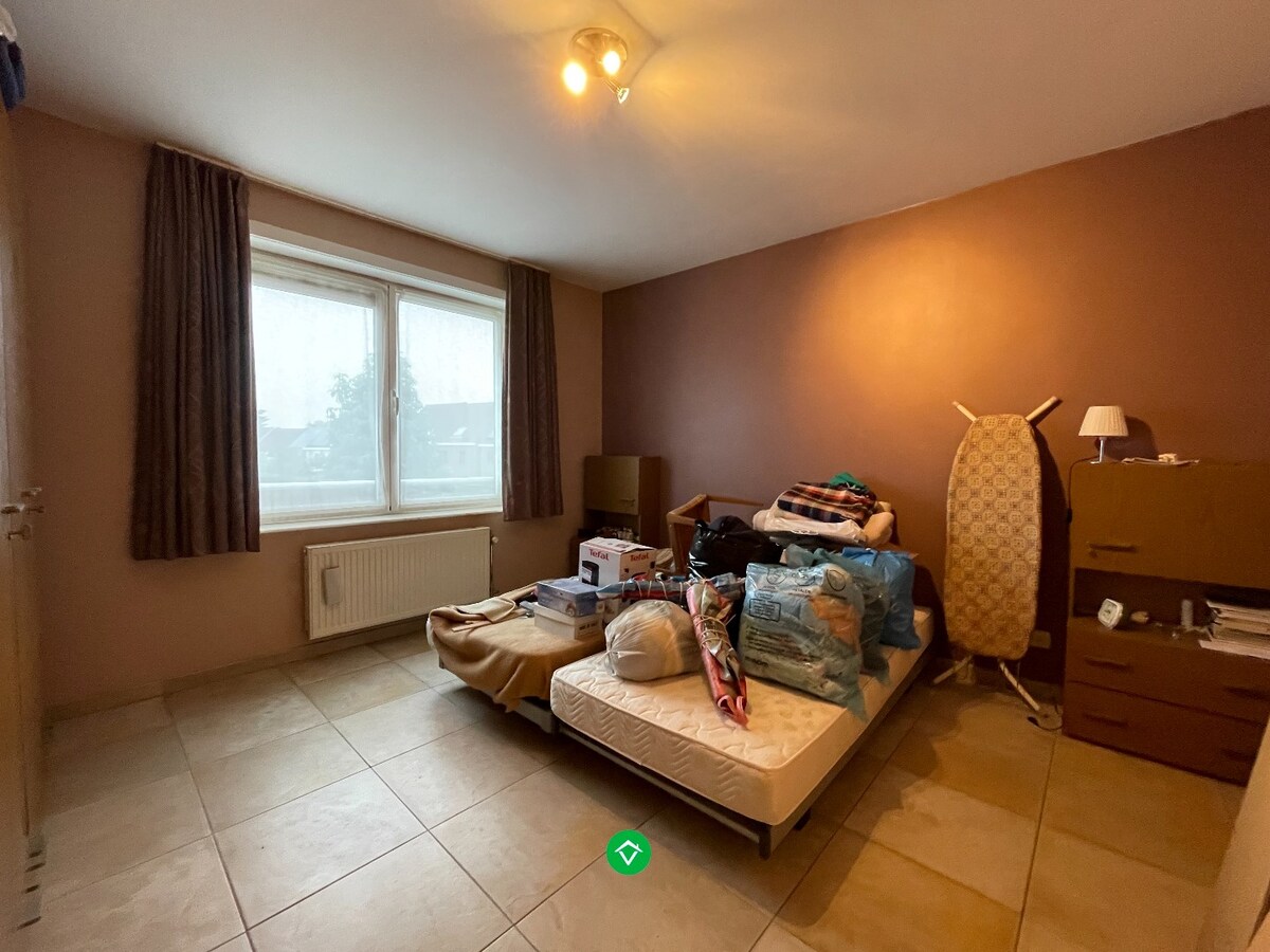 Ruim appartement (117 m&#178;) met 2 slaapkamers, terras en garage in centrum Roeselare! 