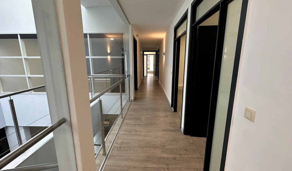 Kantoren te huur aan klaverblad in Gent