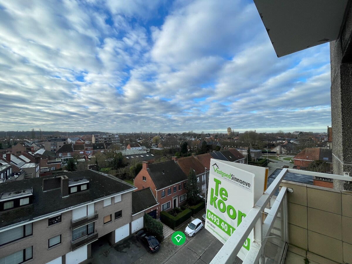 Lichtrijk appartement met twee slaapkamers en garage op een centrale ligging te Roeselare 