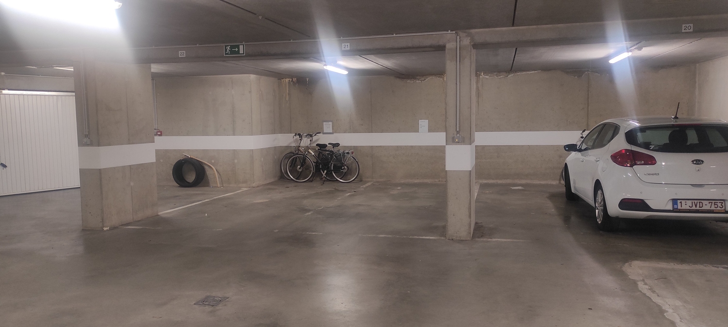 Van Rysselberghestraat: BEmplacement de voitures au niveau -2 (place Alfred Verwee) 