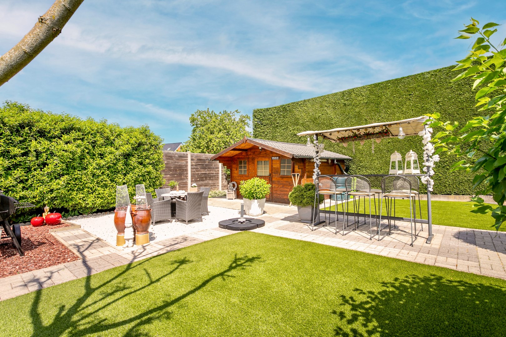 Rustig gelegen, energiezuinige woning op +/- 7a te Buizingen. 