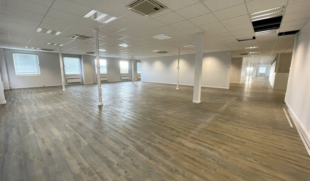 Magazijnen en kantoren te huur in Immogranit Building in Drongen