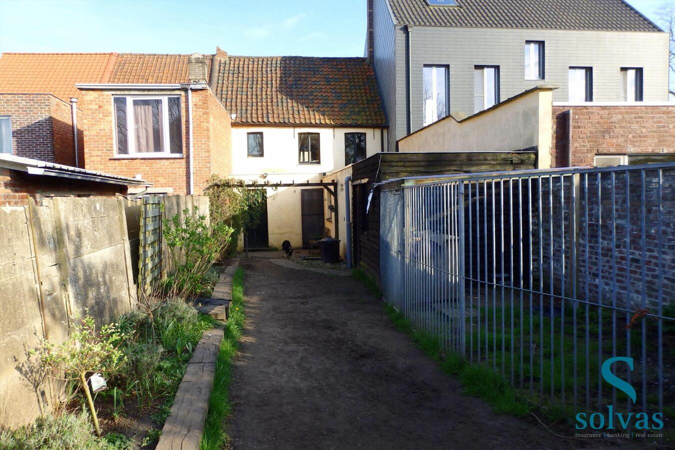 Rijwoning in hartje Zomergem! 