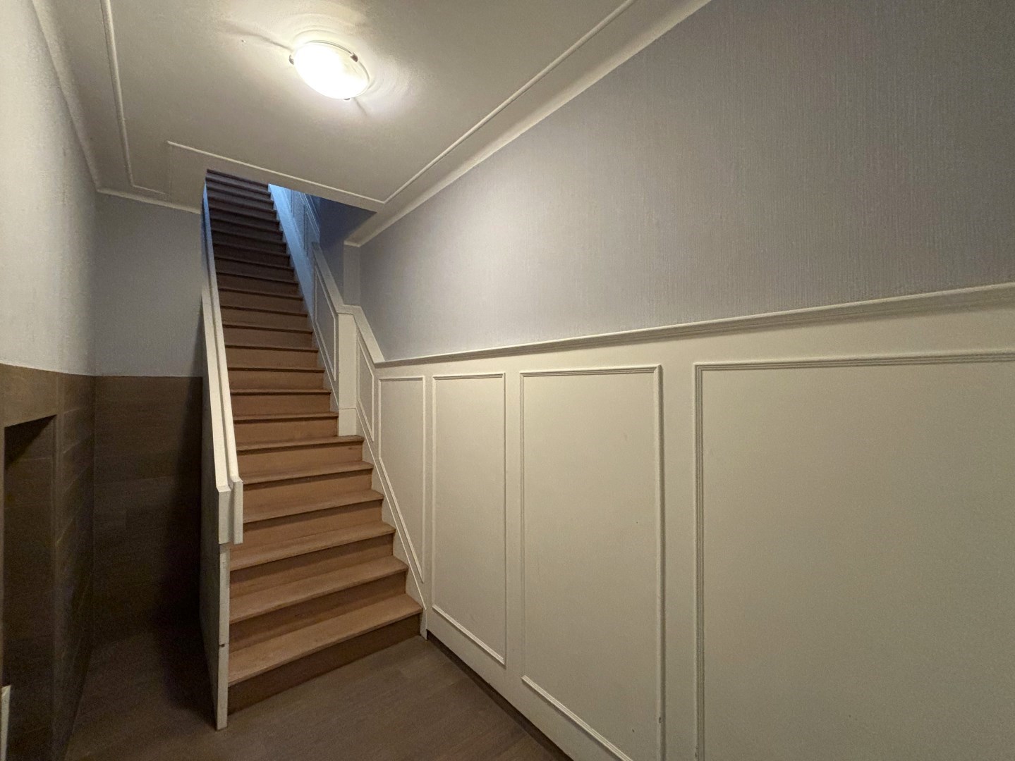 Instapklare duplex met 3 slpk. &amp; ruim terras (100 m&#178;) in hartje Neerpelt 