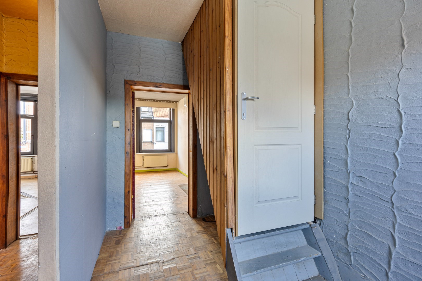 Halfopen hoekwoning met garage en dakterras op toplocatie in Kessel-Lo – renovatieproject met veel potentieel 