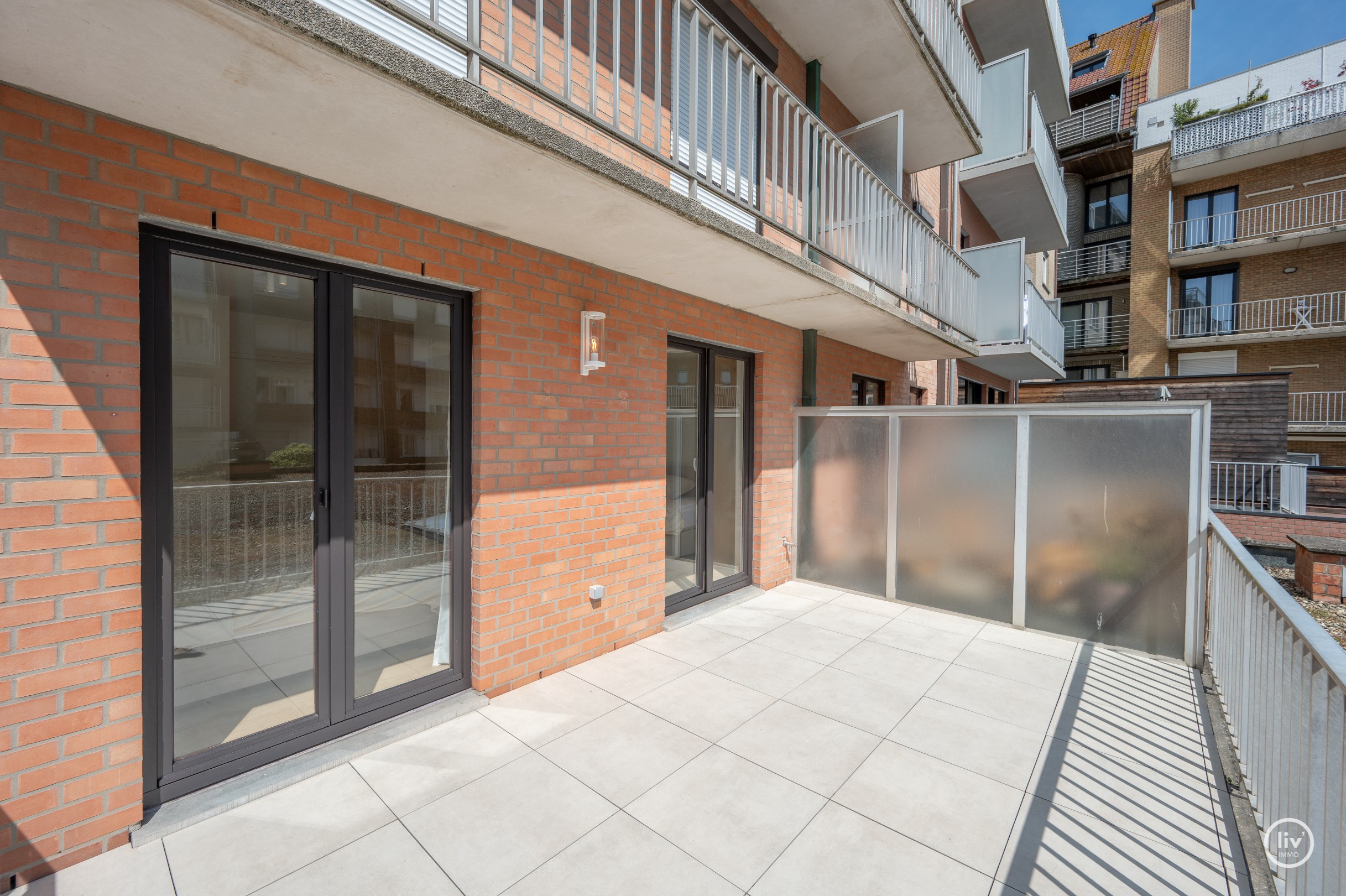 Gezellig gerenoveerd 3 slaapkamerappartement centraal gelegen op de P.Parmentierlaan te Knokke met ruim terras. 